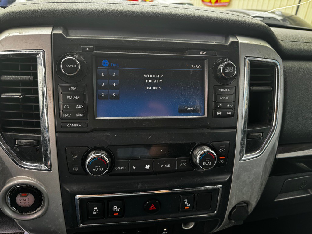 2017 Nissan Titan Image 25