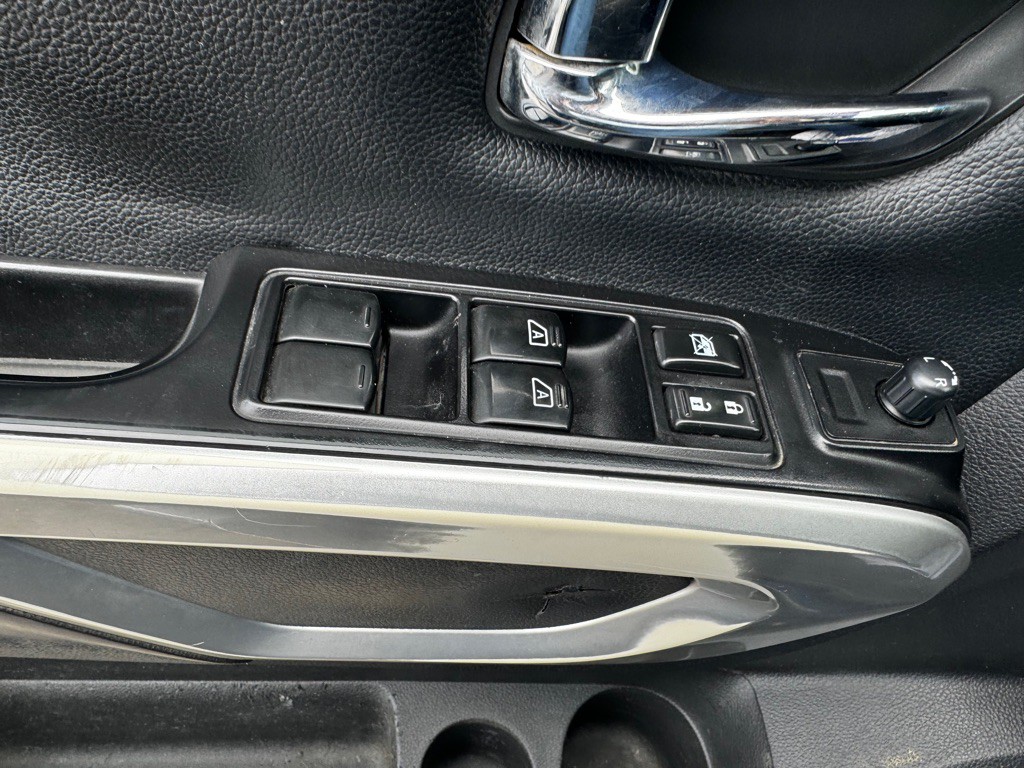 2017 Nissan Titan Image 27