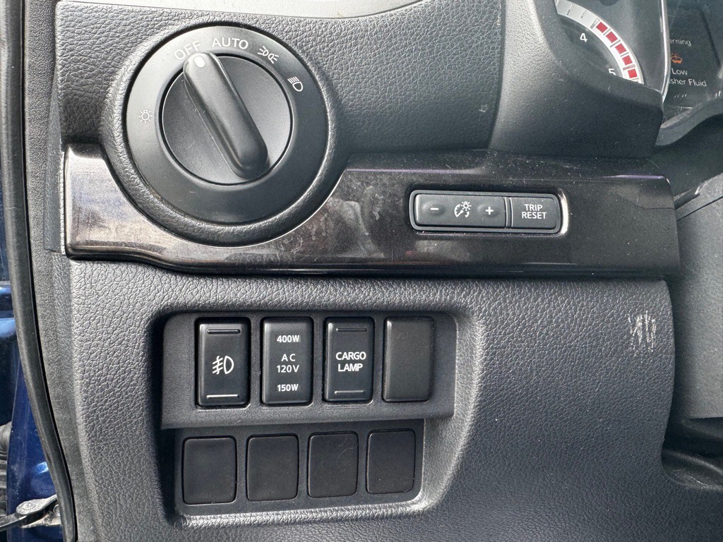 2017 Nissan Titan Image 30