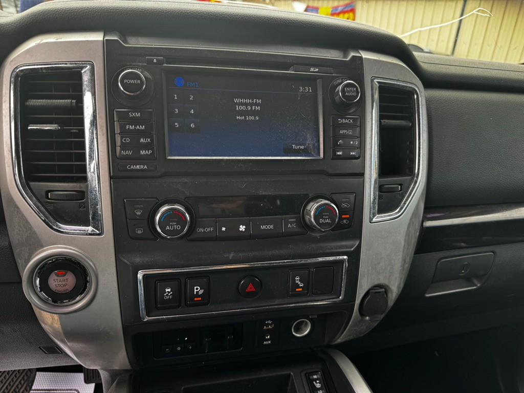 2017 Nissan Titan Image 36