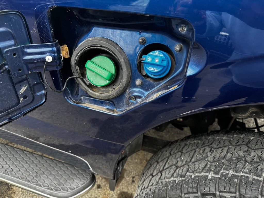 2017 Nissan Titan Image 38