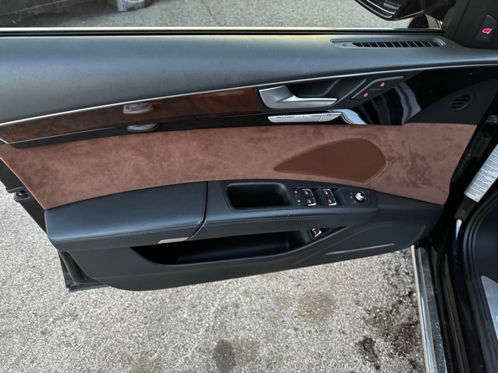 2015 Audi A8 Image 9