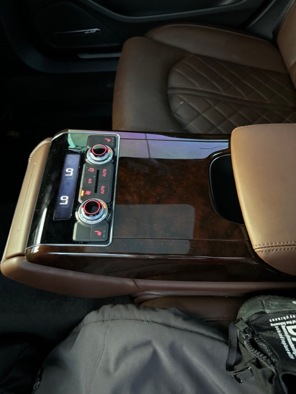 2015 Audi A8 Image 11