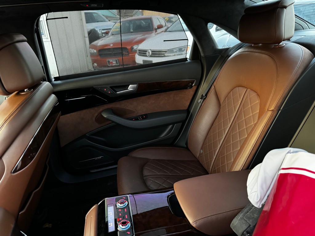2015 Audi A8 Image 12