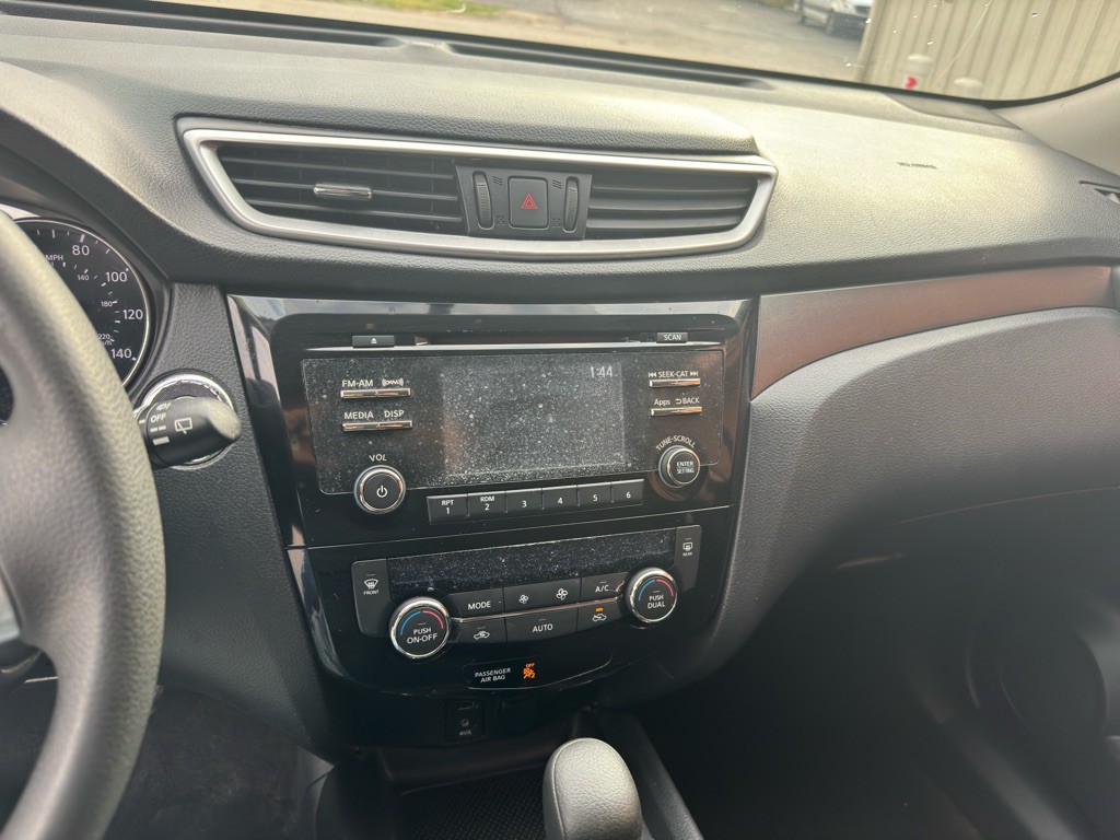 2015 Nissan Rogue Image 18