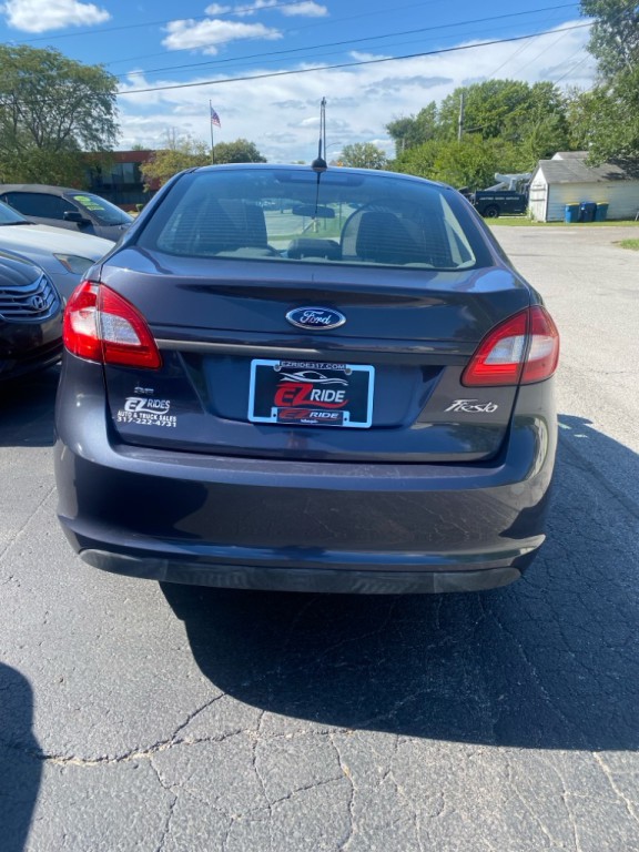 2012 Ford Fiesta Image 6