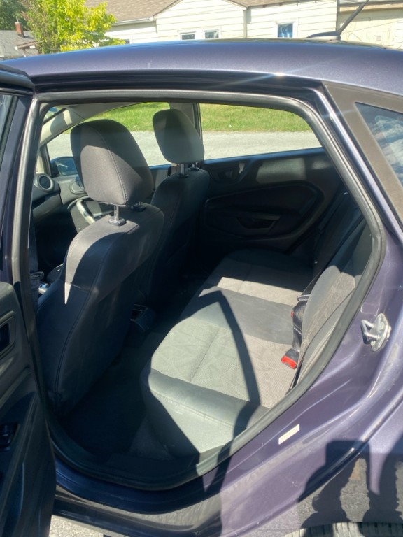 2012 Ford Fiesta Image 8