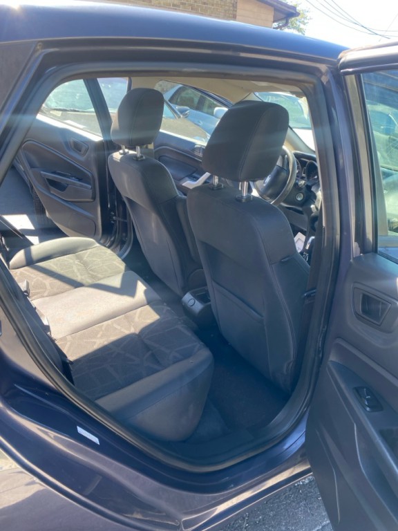 2012 Ford Fiesta Image 9