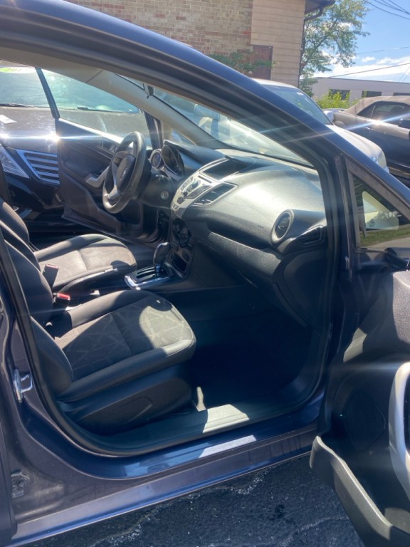 2012 Ford Fiesta Image 10