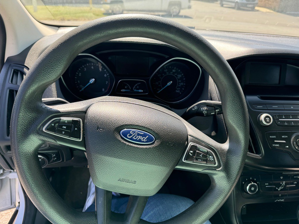 2017 Ford Focus Image 11