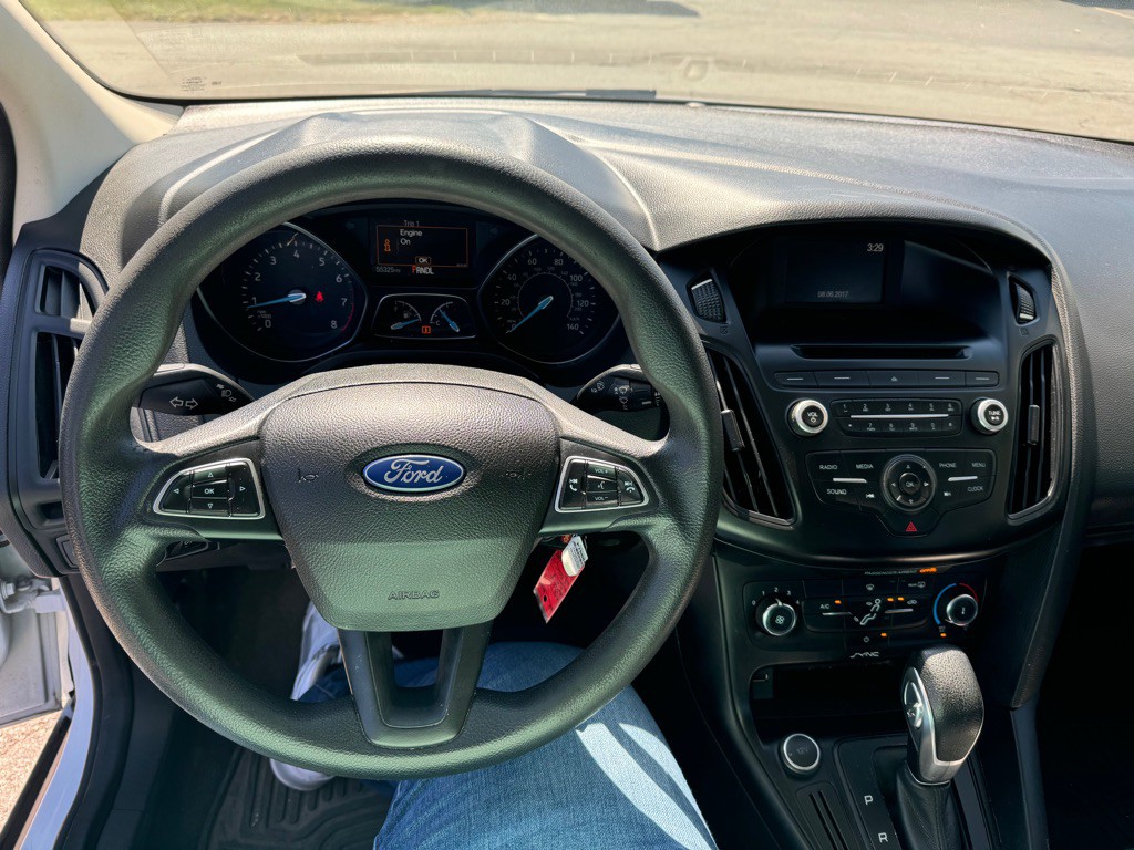 2017 Ford Focus Image 12