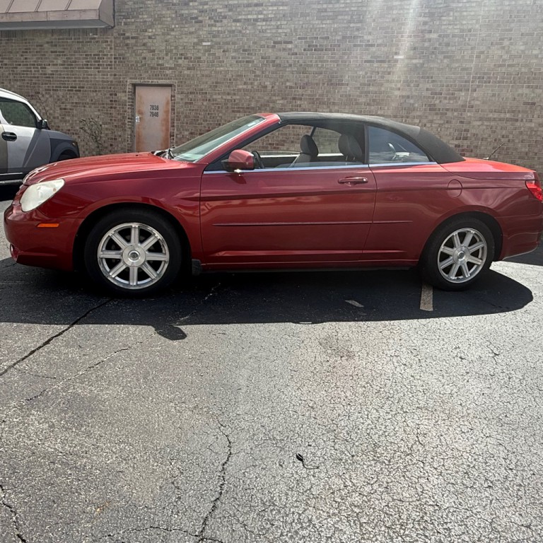 2008 Chrysler Sebring Image 2