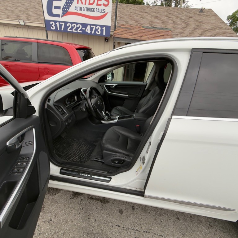 2016 Volvo XC60 Image 9