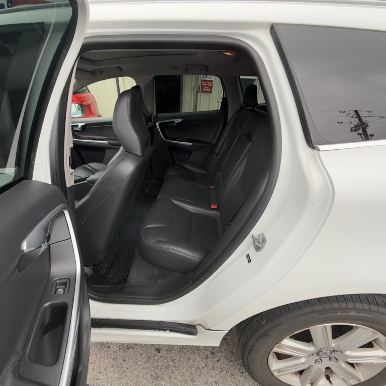 2016 Volvo XC60 Image 11