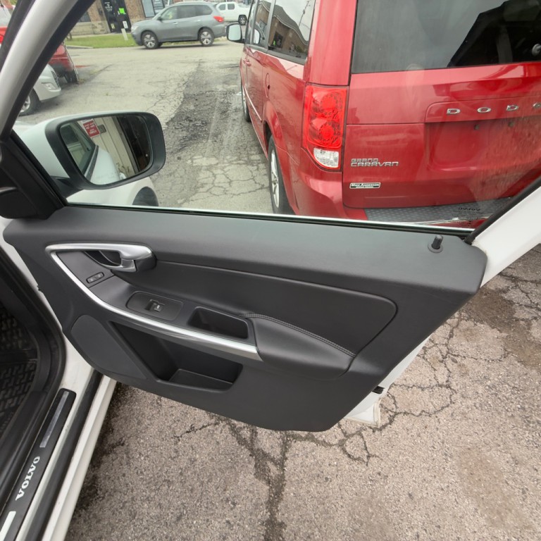 2016 Volvo XC60 Image 17