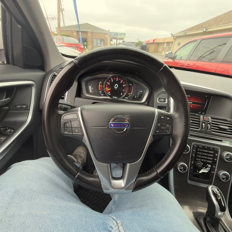 2016 Volvo XC60 Image 18