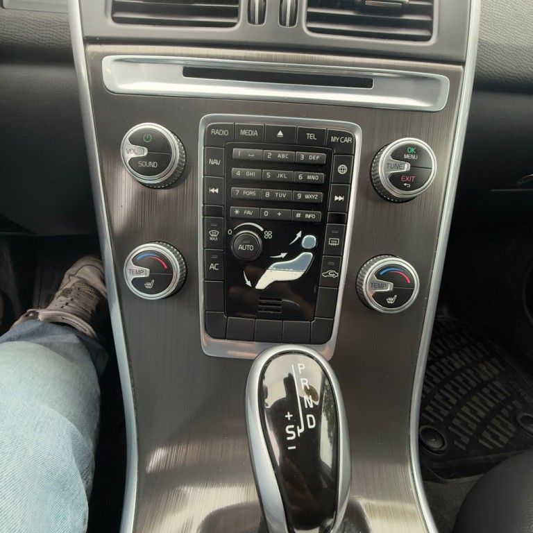 2016 Volvo XC60 Image 22