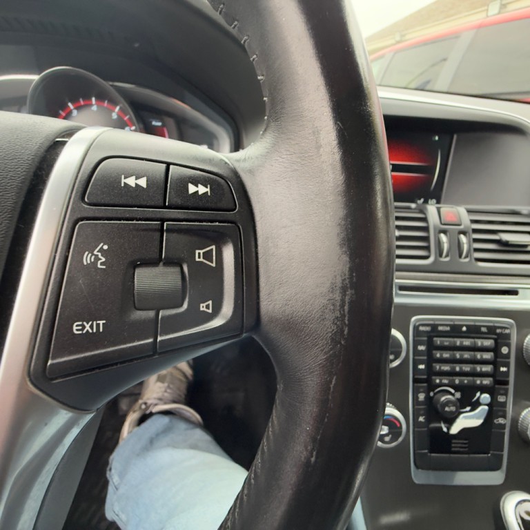 2016 Volvo XC60 Image 24