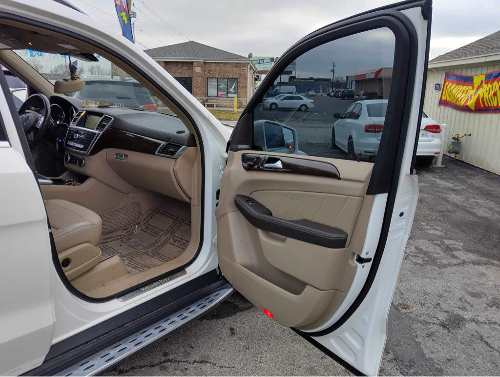 2015 Mercedes-Benz GL-Class Image 16