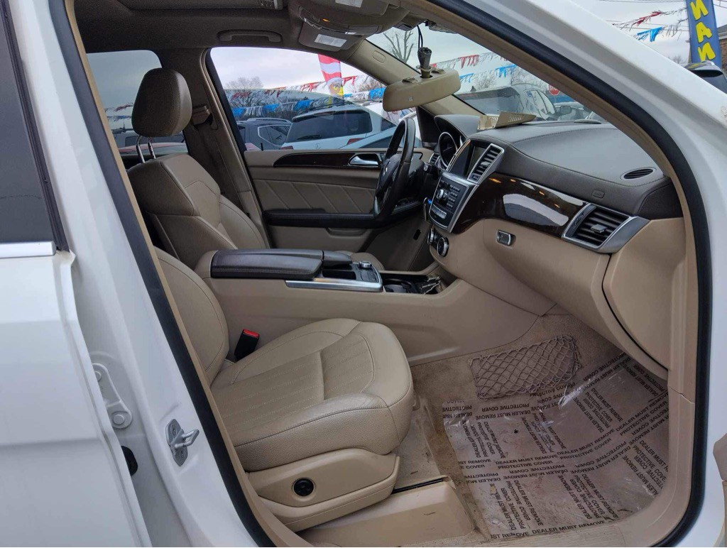 2015 Mercedes-Benz GL-Class Image 17