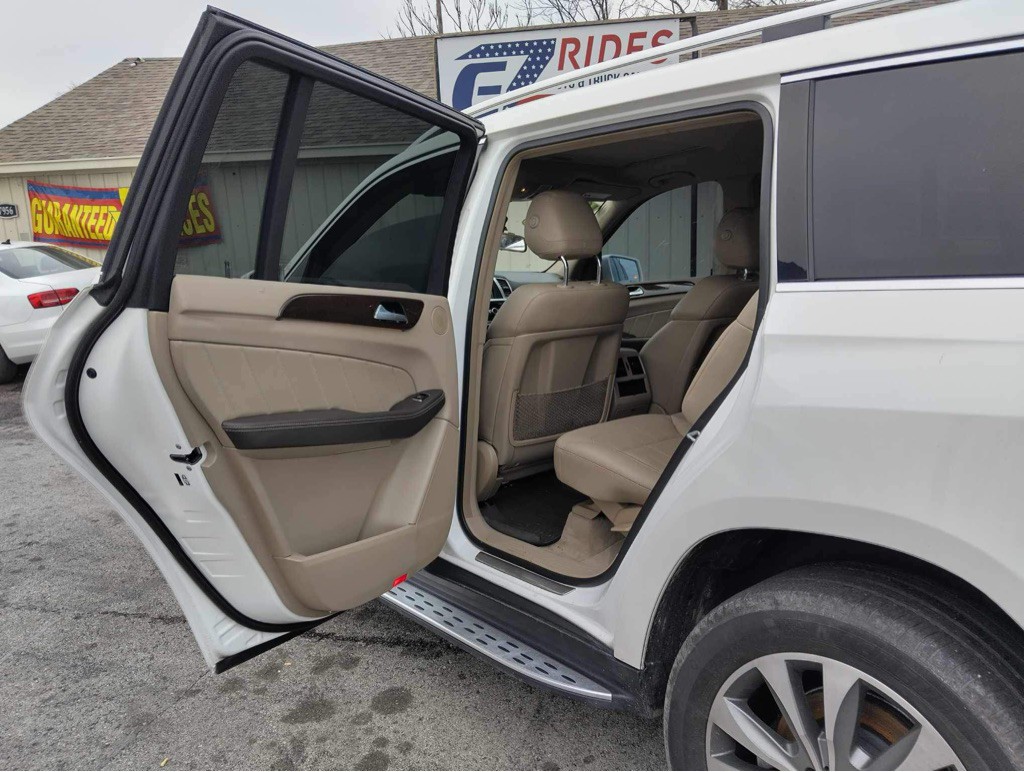 2015 Mercedes-Benz GL-Class Image 18