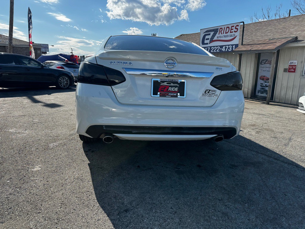 2017 Nissan Altima Image 4