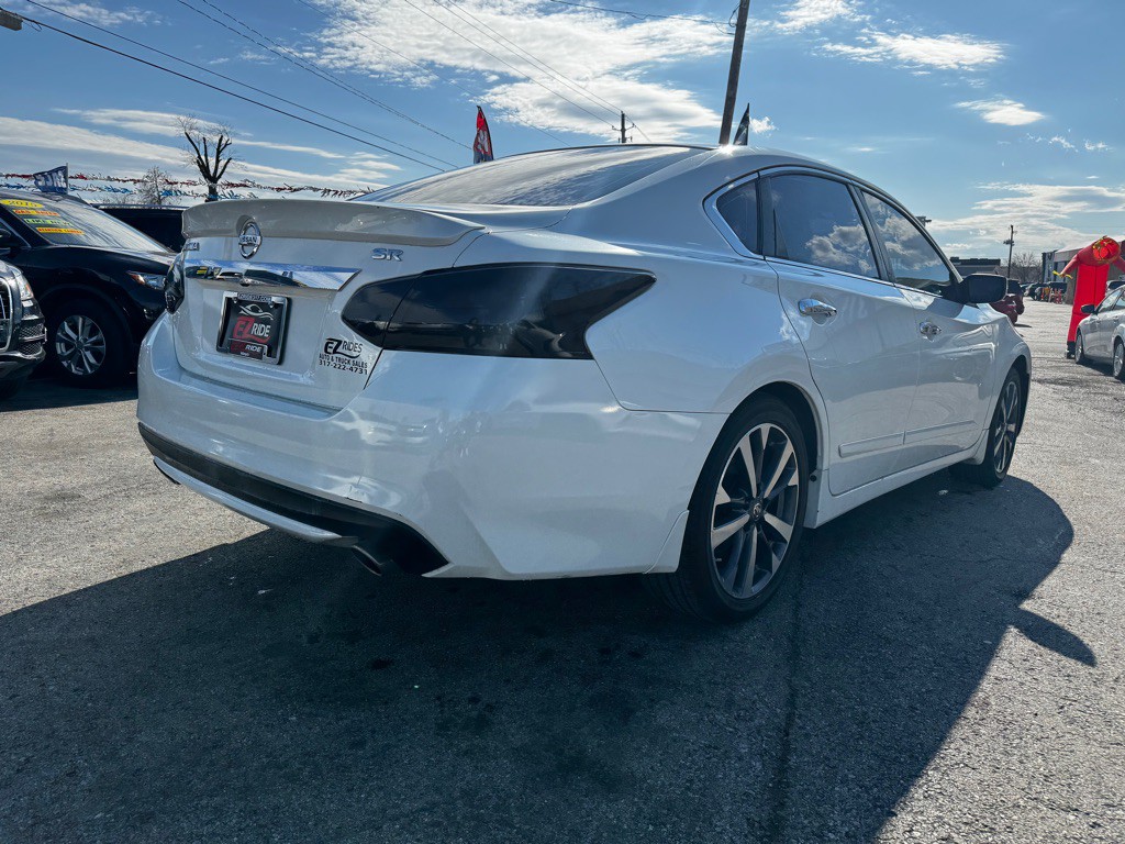 2017 Nissan Altima Image 5