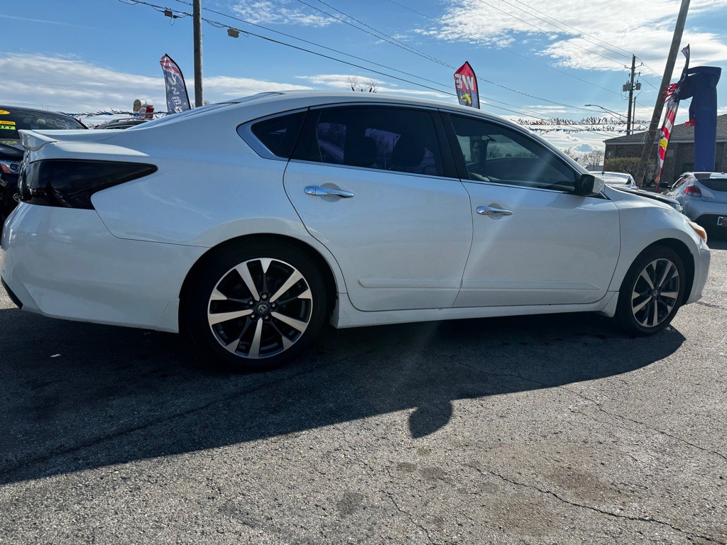 2017 Nissan Altima Image 6
