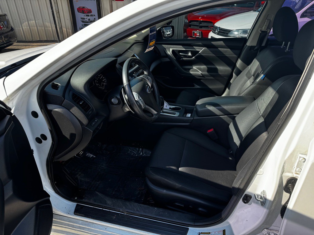 2017 Nissan Altima Image 9