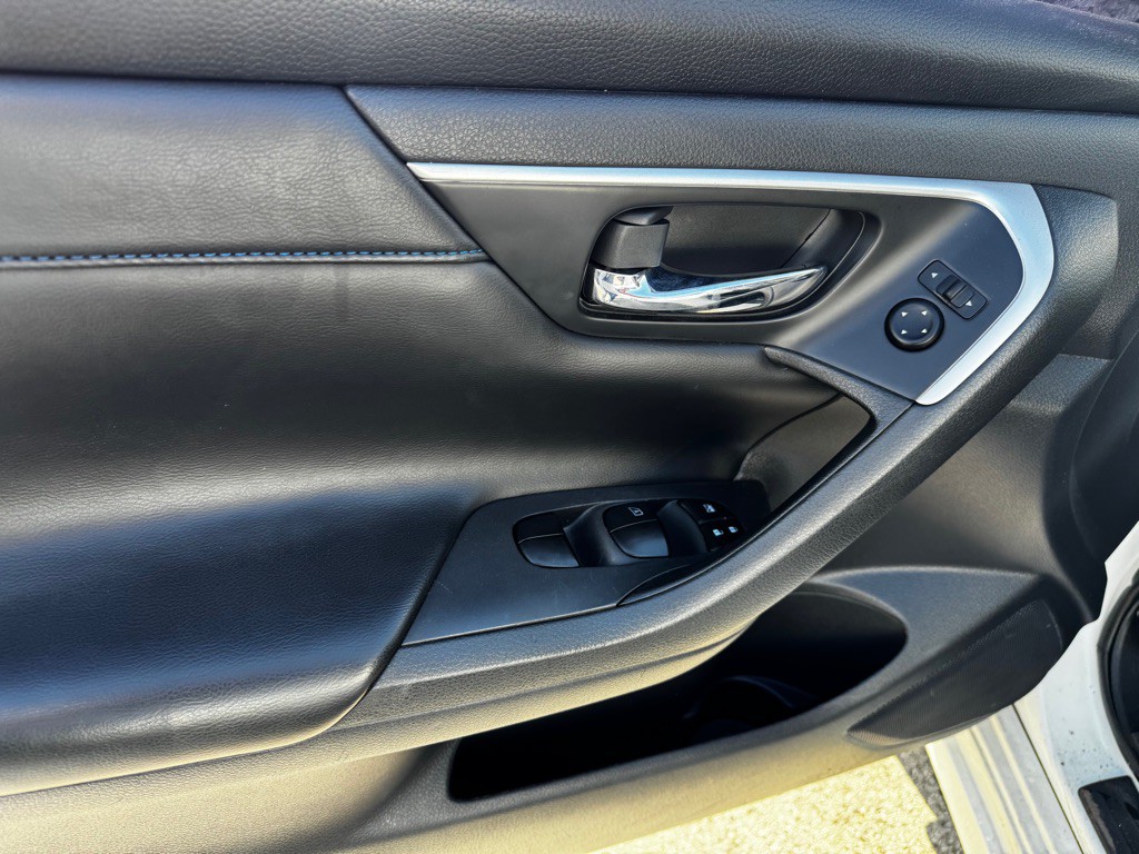 2017 Nissan Altima Image 10