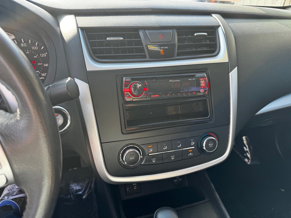 2017 Nissan Altima Image 28