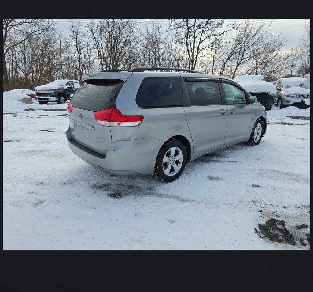 2013 Toyota Sienna Image 5