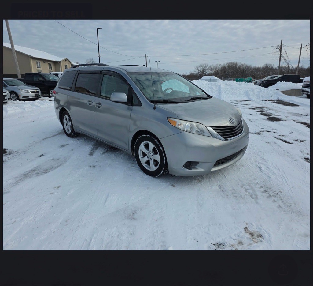 2013 Toyota Sienna Image 7