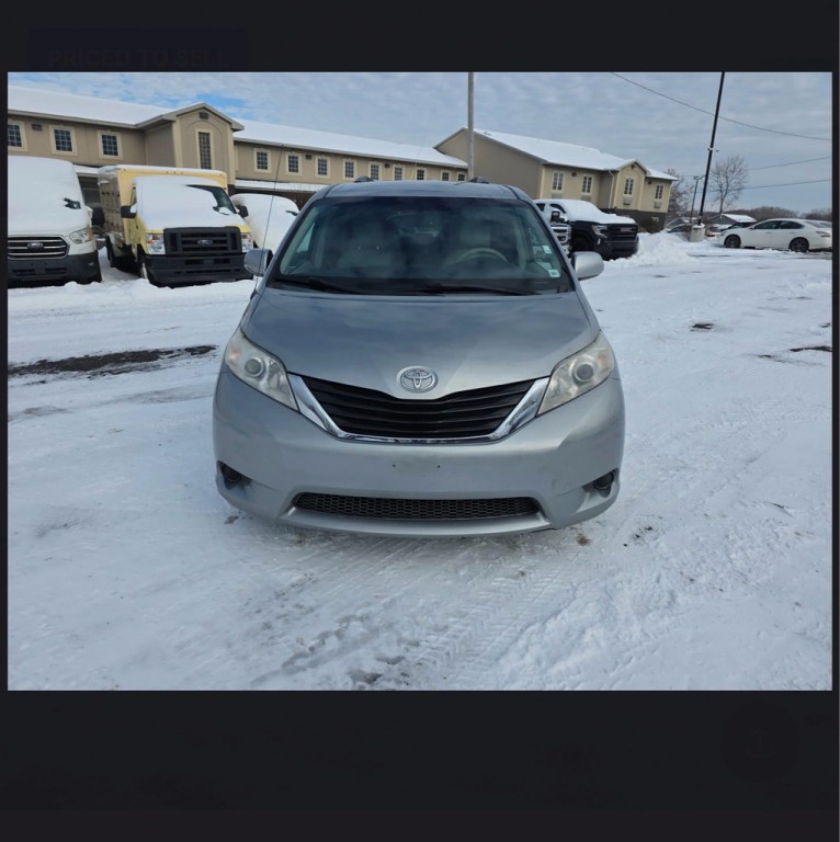 2013 Toyota Sienna Image 8