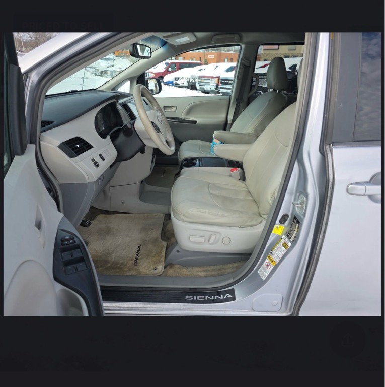 2013 Toyota Sienna Image 16