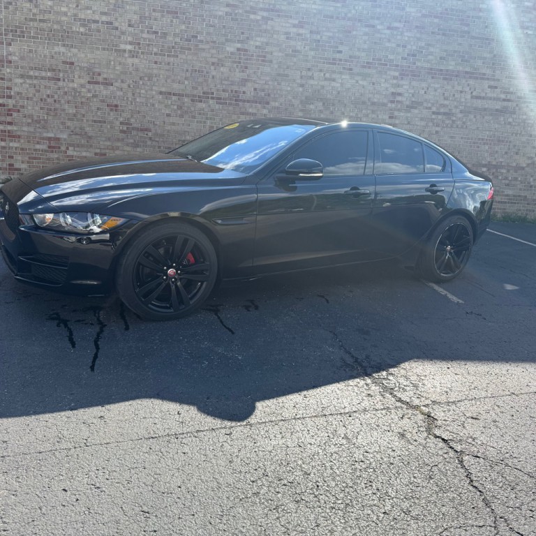 2019 Jaguar XE Image 2