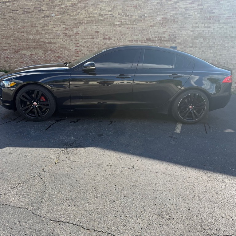 2019 Jaguar XE Image 3