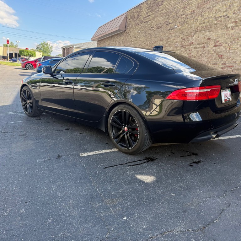 2019 Jaguar XE Image 4