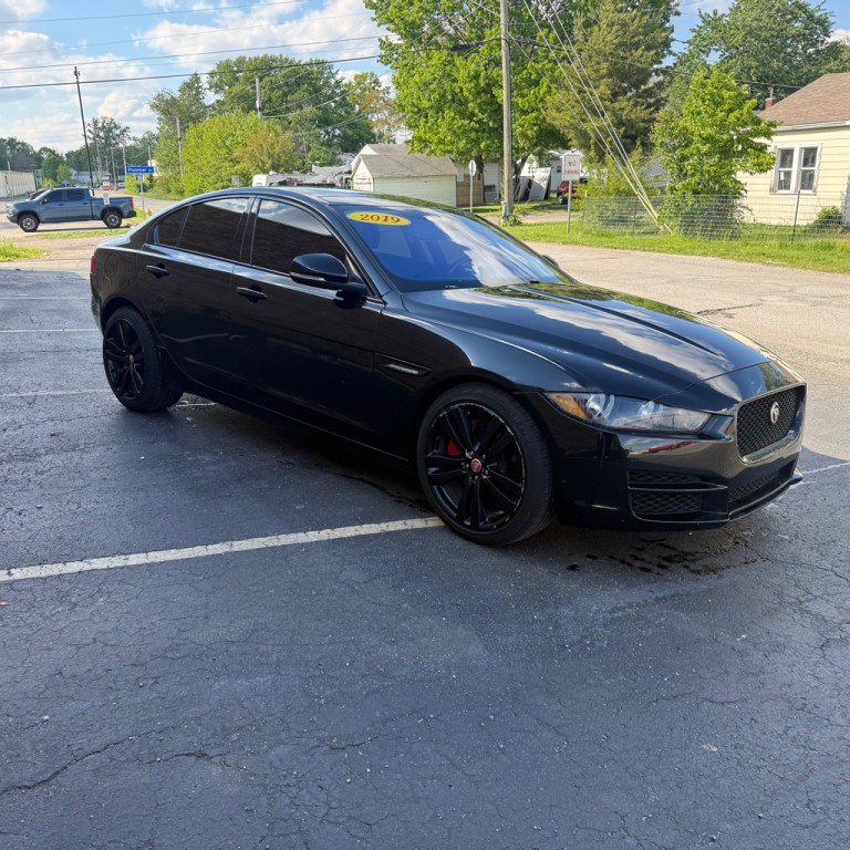 2019 Jaguar XE Image 6