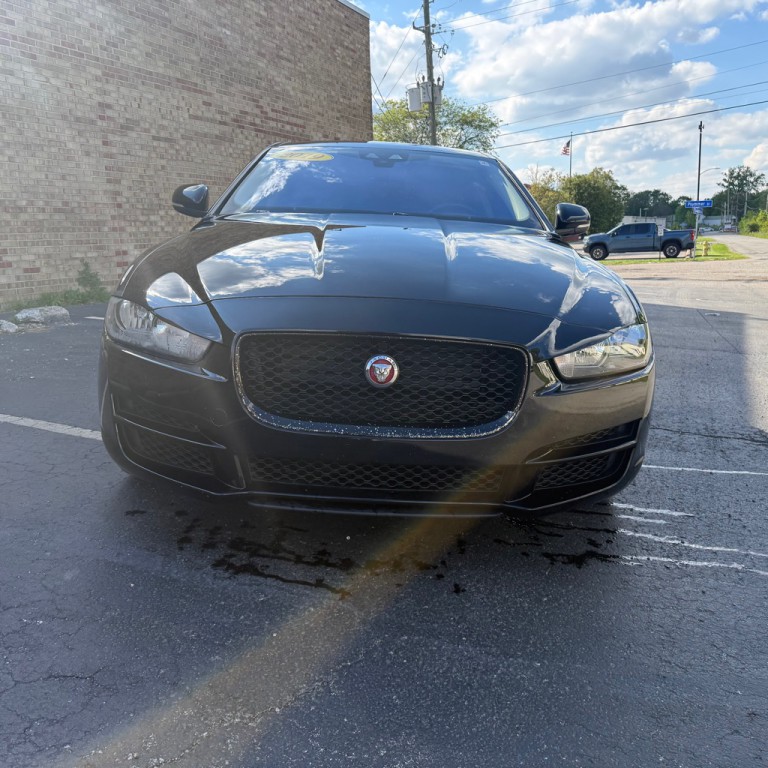 2019 Jaguar XE Image 7