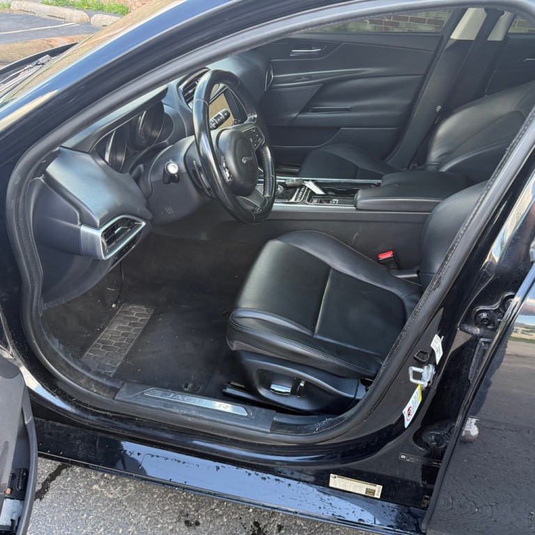2019 Jaguar XE Image 9