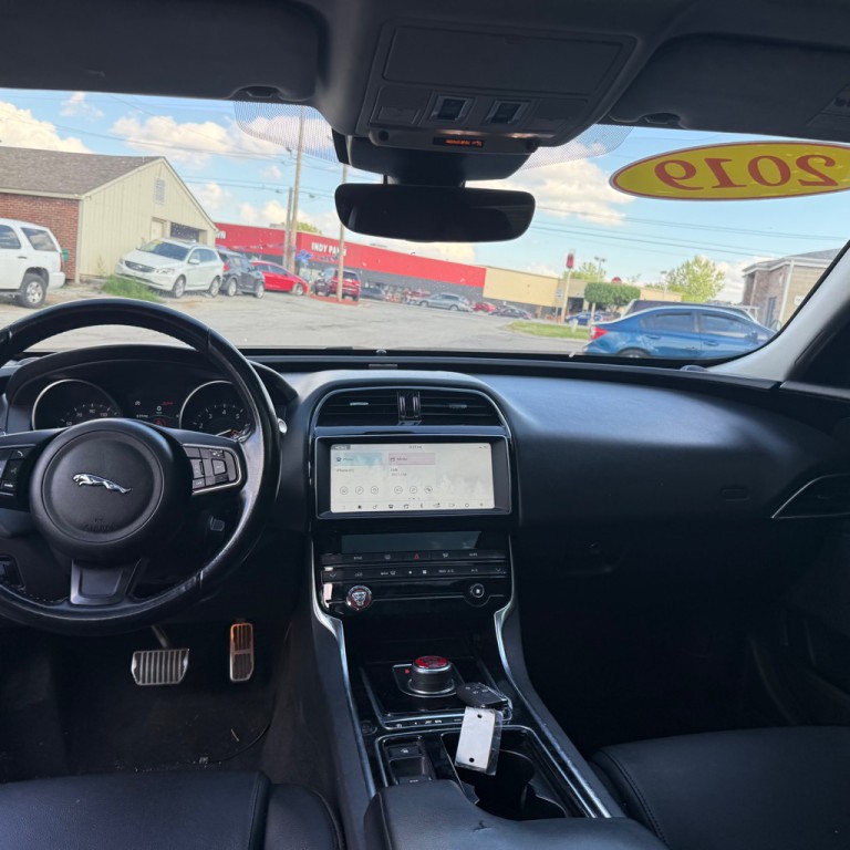 2019 Jaguar XE Image 11