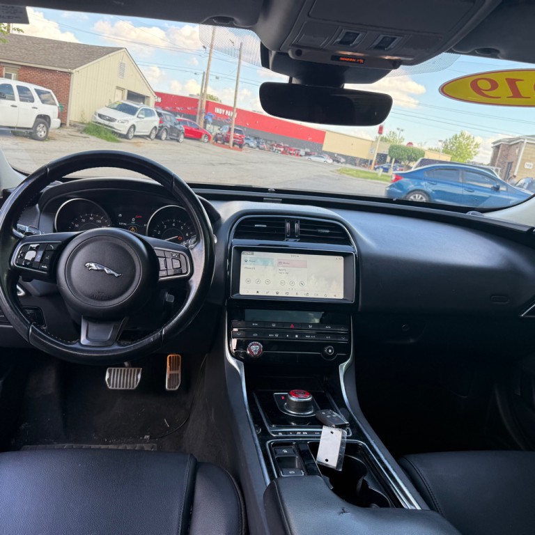 2019 Jaguar XE Image 13