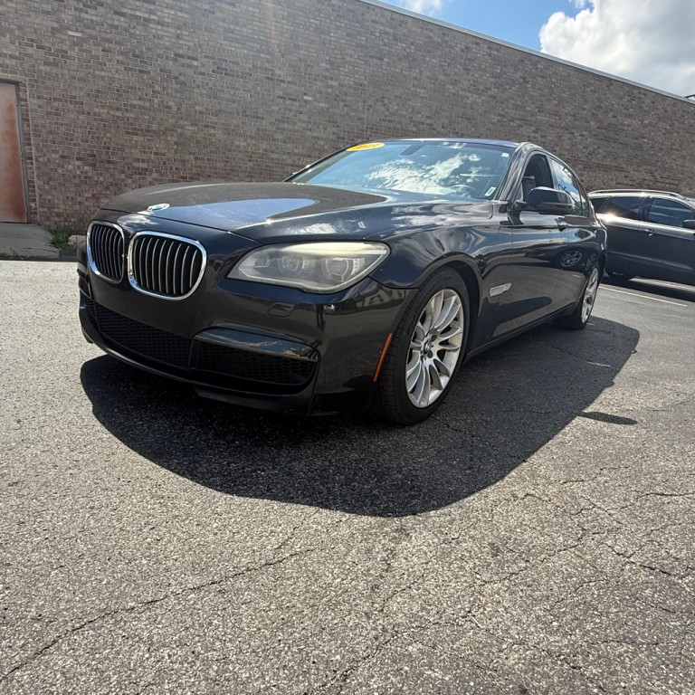 2015 BMW 7 Series Image 1