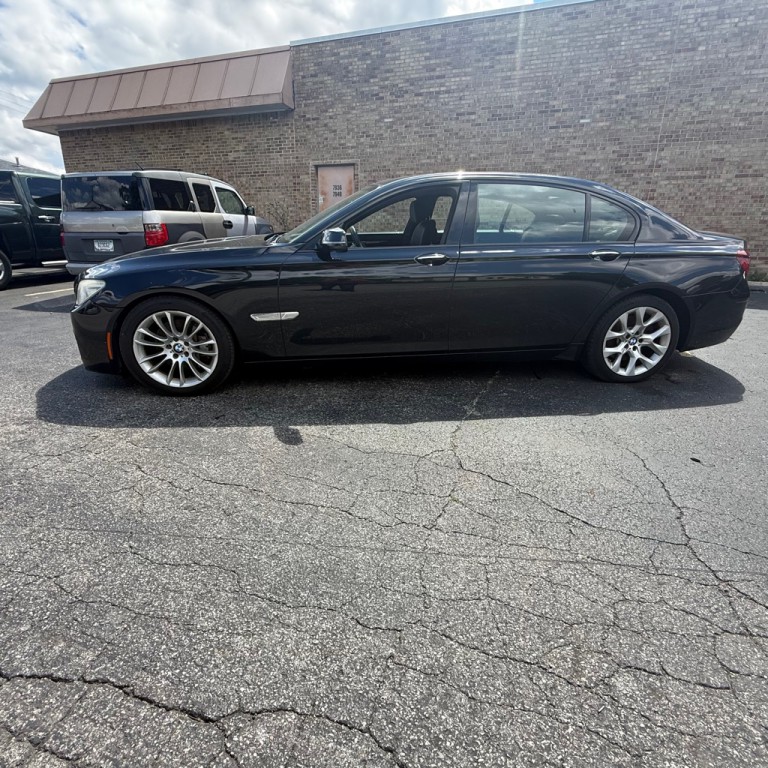 2015 BMW 7 Series Image 2