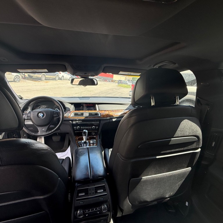 2015 BMW 7 Series Image 14