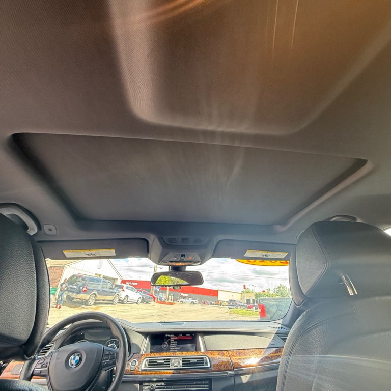 2015 BMW 7 Series Image 15