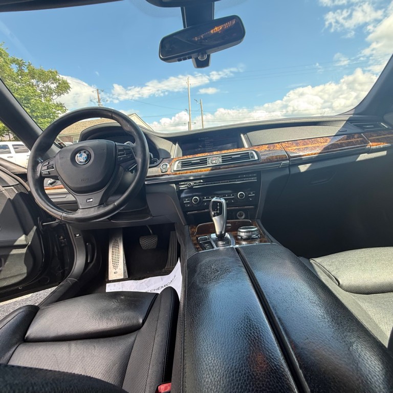 2015 BMW 7 Series Image 20