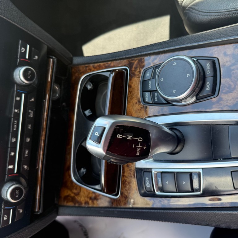 2015 BMW 7 Series Image 28