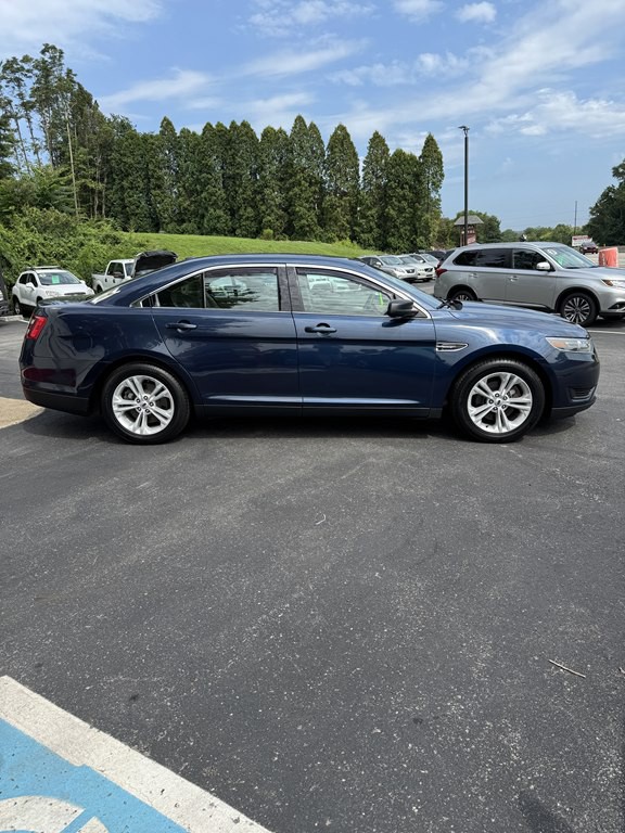 2016 Ford Taurus Image 4